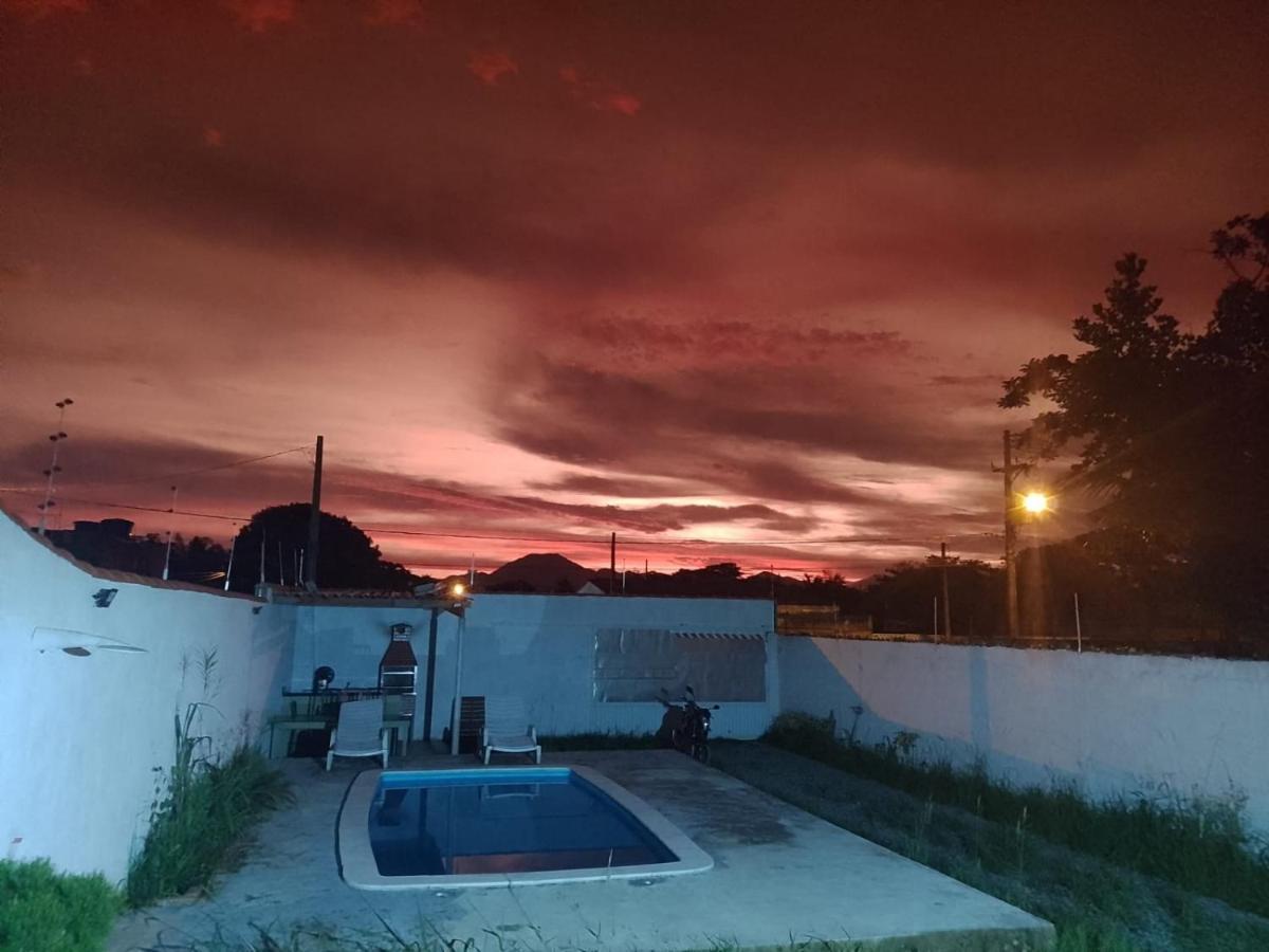 Vila Agradavel Com Piscina. Villa Peruibe Luaran gambar